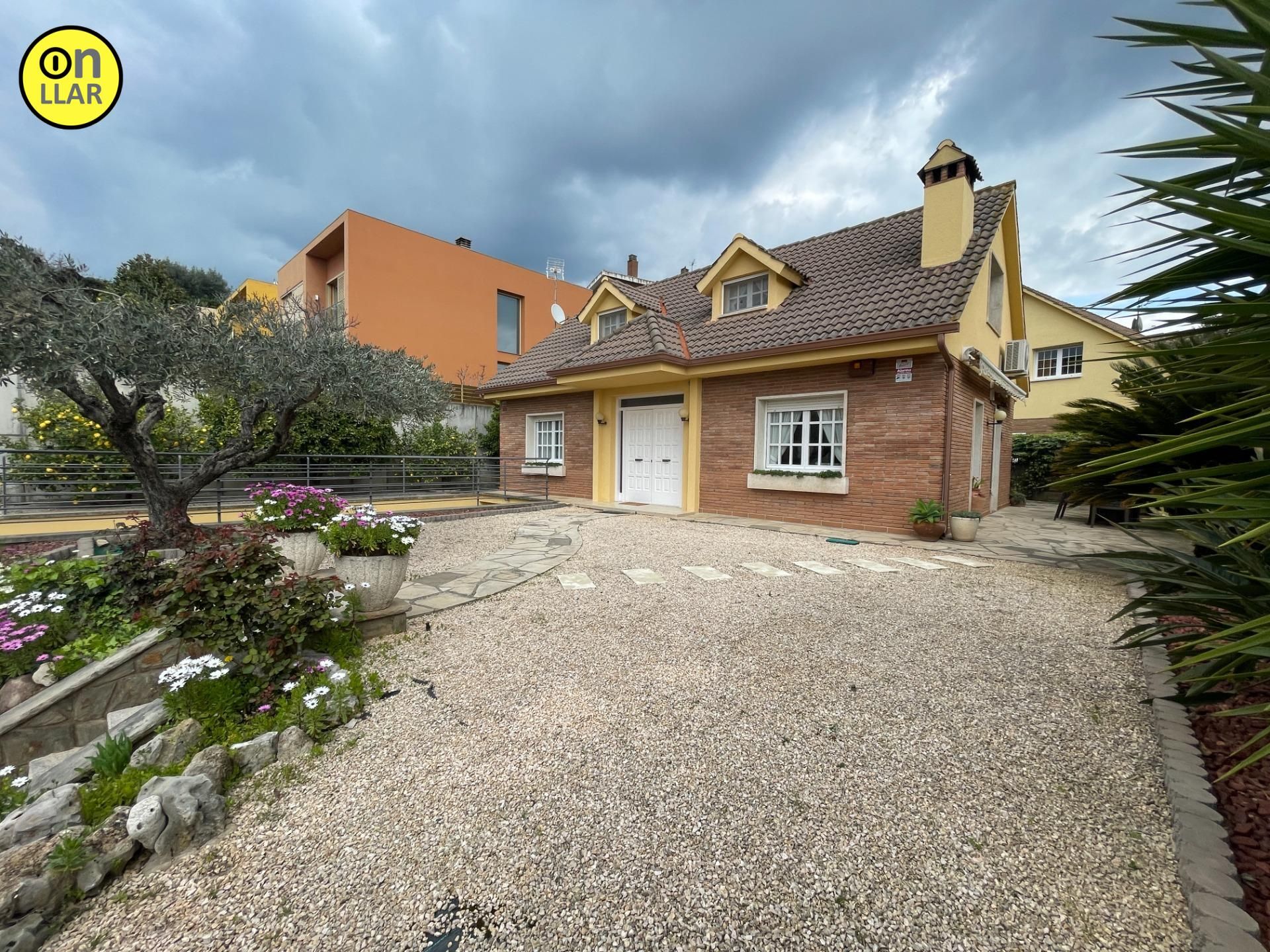 Vista exterior de Casa o xalet en venda en La Garriga amb Aire condicionat, Calefacció i Jardí privat