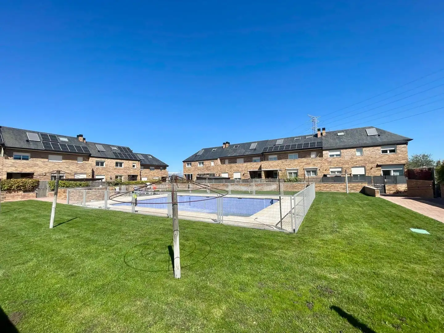 Piscina de Casa adosada de alquiler en Majadahonda con Aire acondicionado, Calefacción y Jardín privado