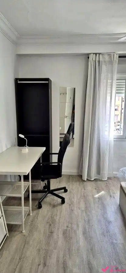 Habitación de Piso de alquiler en Valencia con Terraza y Amueblado