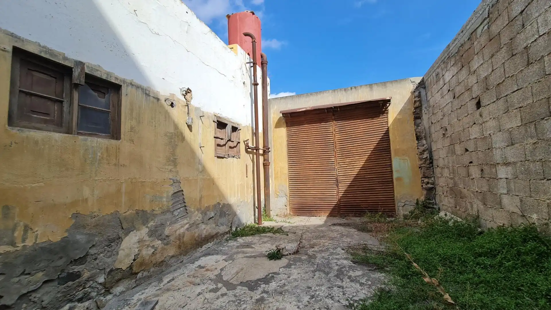 Vista exterior de Local en venta en Telde