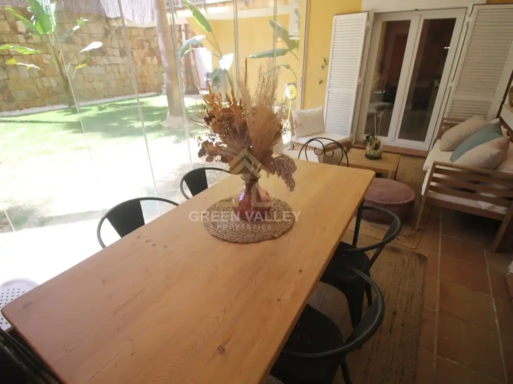 Esszimmer von Wohnungen zum Verkauf in Sotogrande mit Klimaanlage, Heizung und Privatgarten