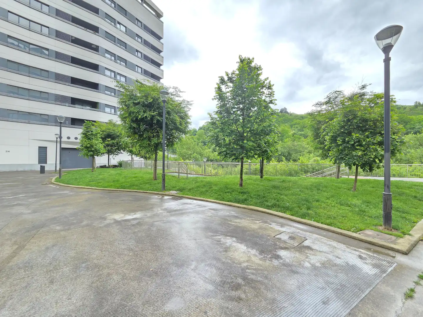 Aparcament de Pis en venda en Bilbao  amb Calefacció, Jardí privat i Parquet