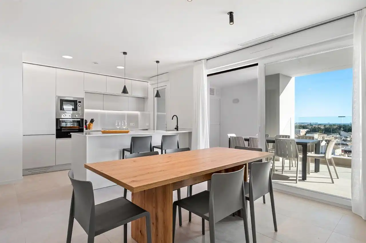Menjador de Apartament en venda en Los Alcázares amb Piscina i Moblat