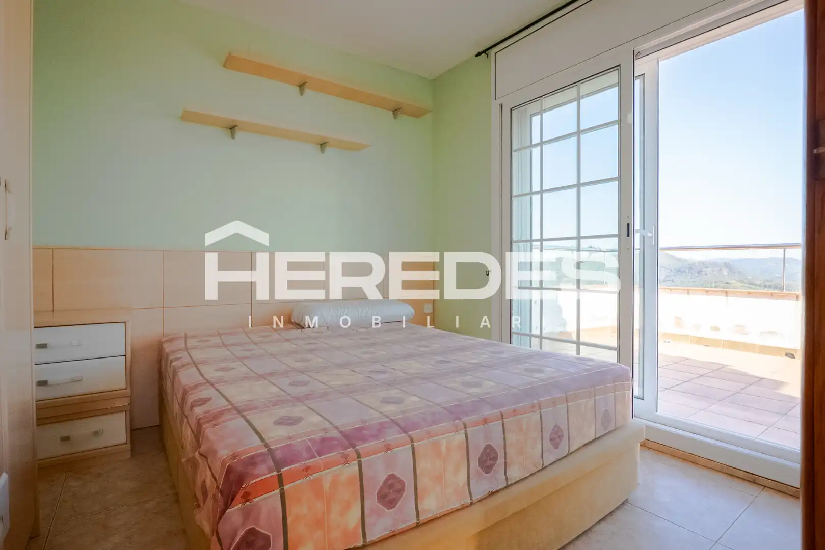 Habitación de Casa o chalet en venta en Torrelles de Llobregat con Calefacción, Jardín privado y Terraza