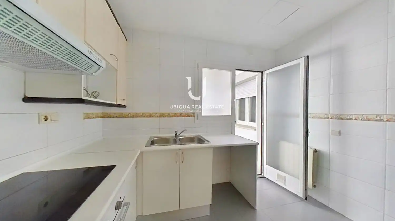 Cocina de Piso en venta en Barcelona con Calefacción, Piscina y Piscina comunitaria