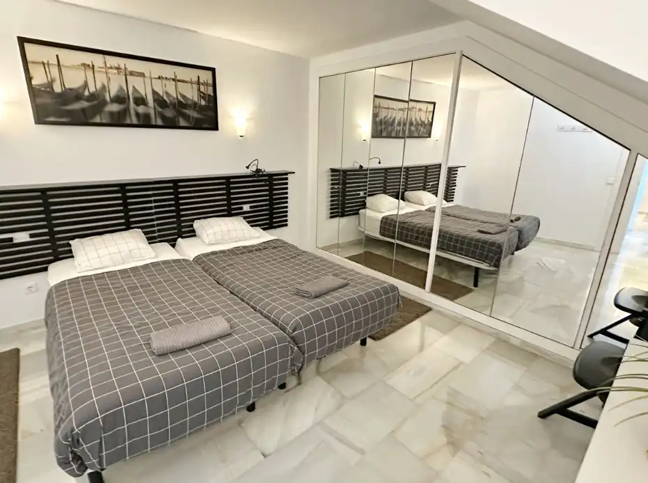 Dormitori de Pis en venda en Mijas amb Aire condicionat, Terrassa i Moblat