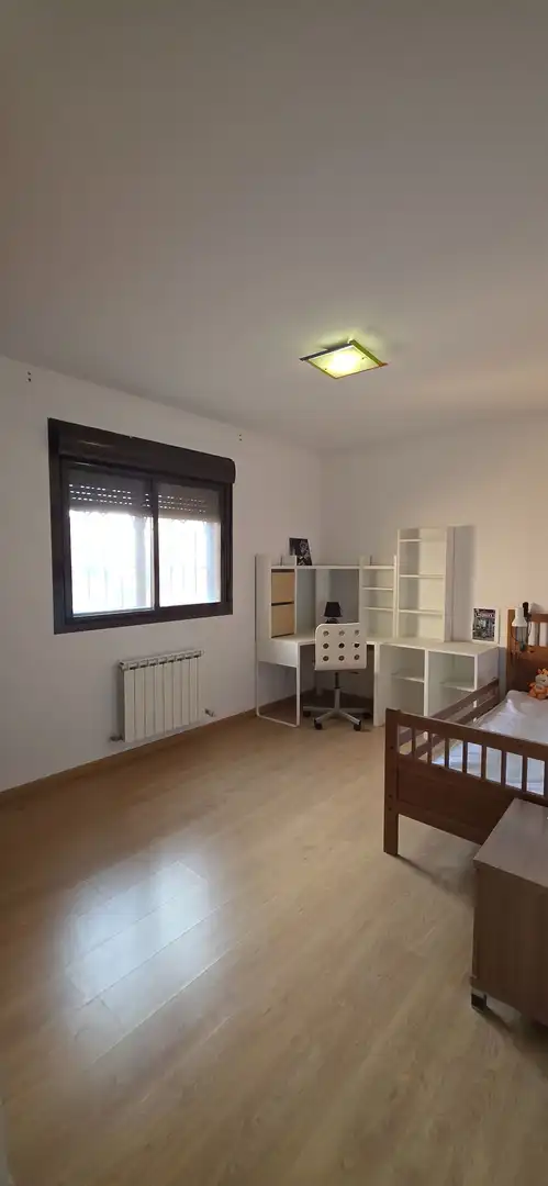 Schlafzimmer von Haus oder Chalet zum Verkauf in Ugena mit Klimaanlage, Heizung und Privatgarten