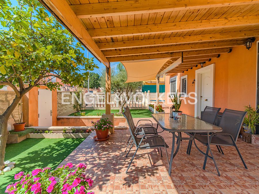 Terrace of House or chalet for sale in Mutxamel  with Air Conditioner, Heating and Private garden