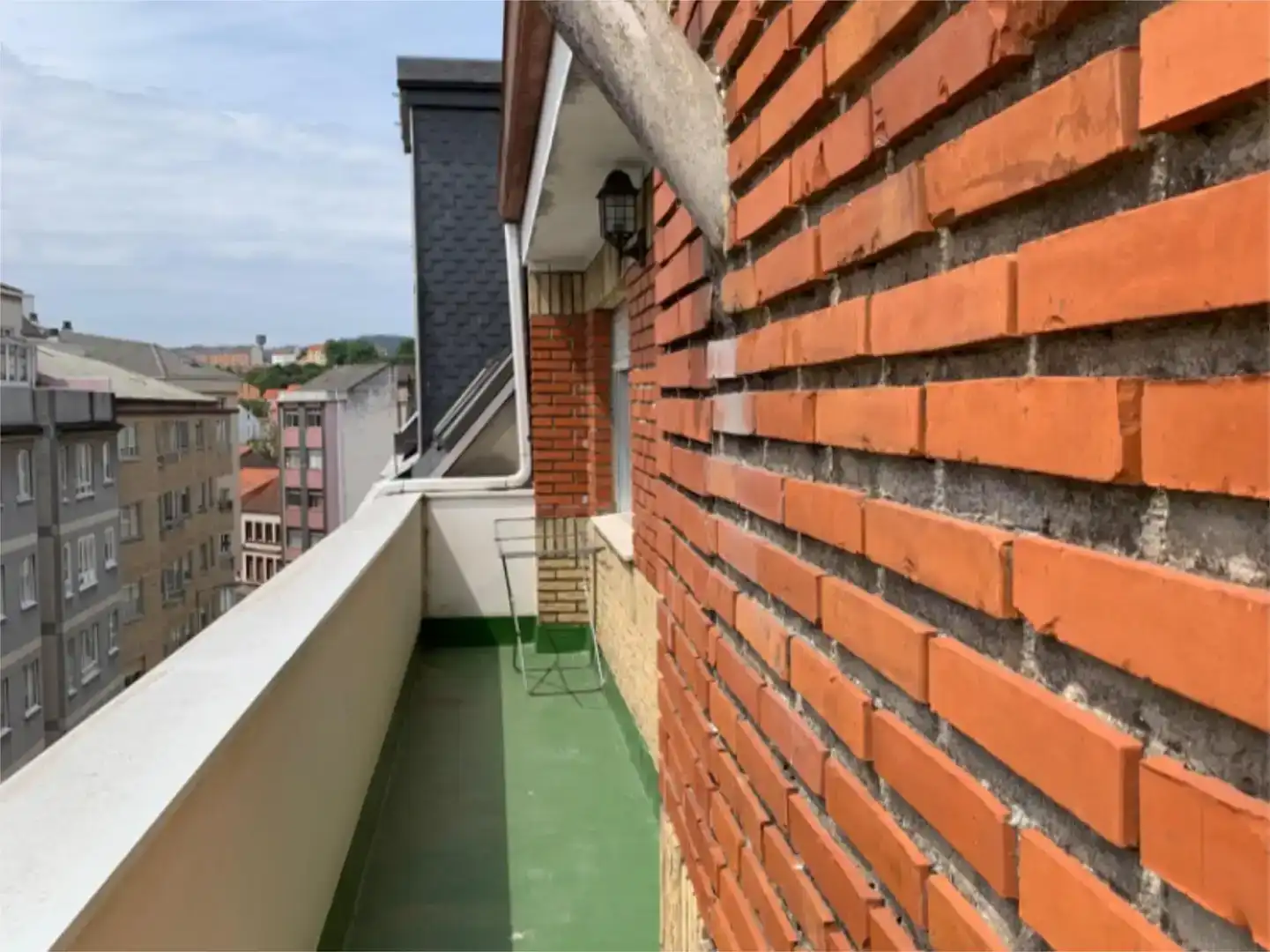 Terrassa de Pis per a compartir en Ferrol amb Parquet i Moblat