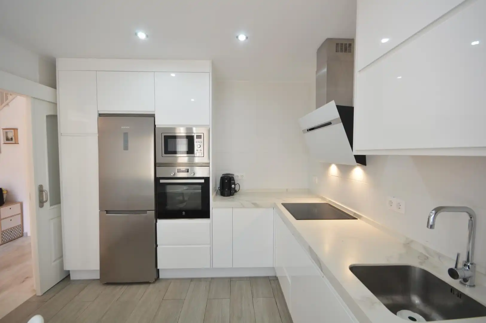Cocina de Casa adosada en venta en El Puerto de Santa María con Aire acondicionado, Calefacción y Jardín privado