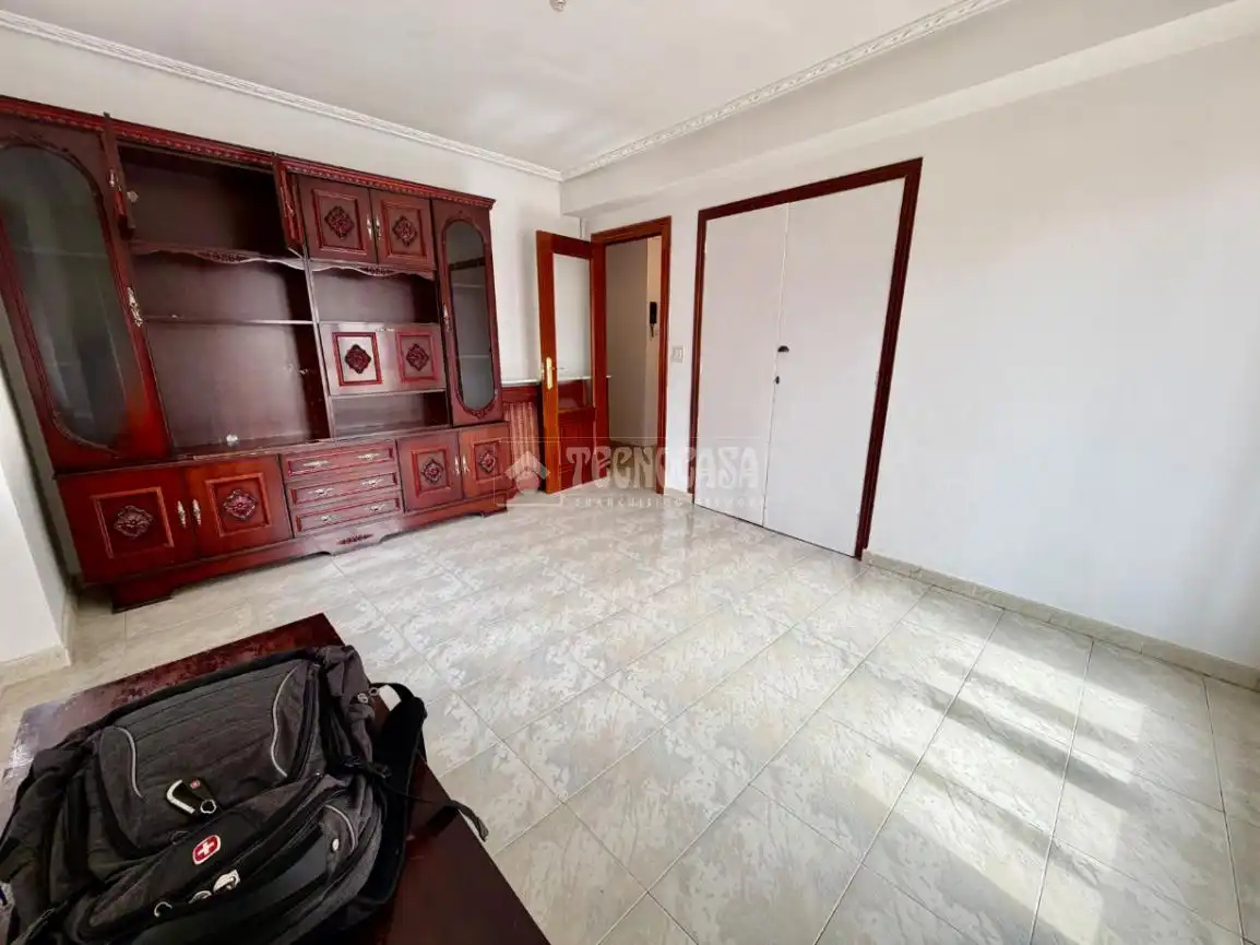 Habitación de Piso en venta en León Capital  con Calefacción, Terraza y Trastero