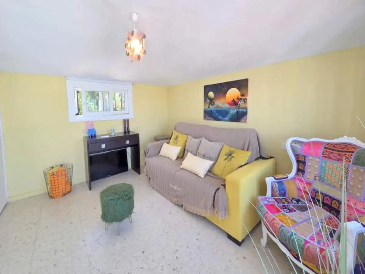 Sala d'estar de Casa o xalet en venda en Manilva amb Aire condicionat