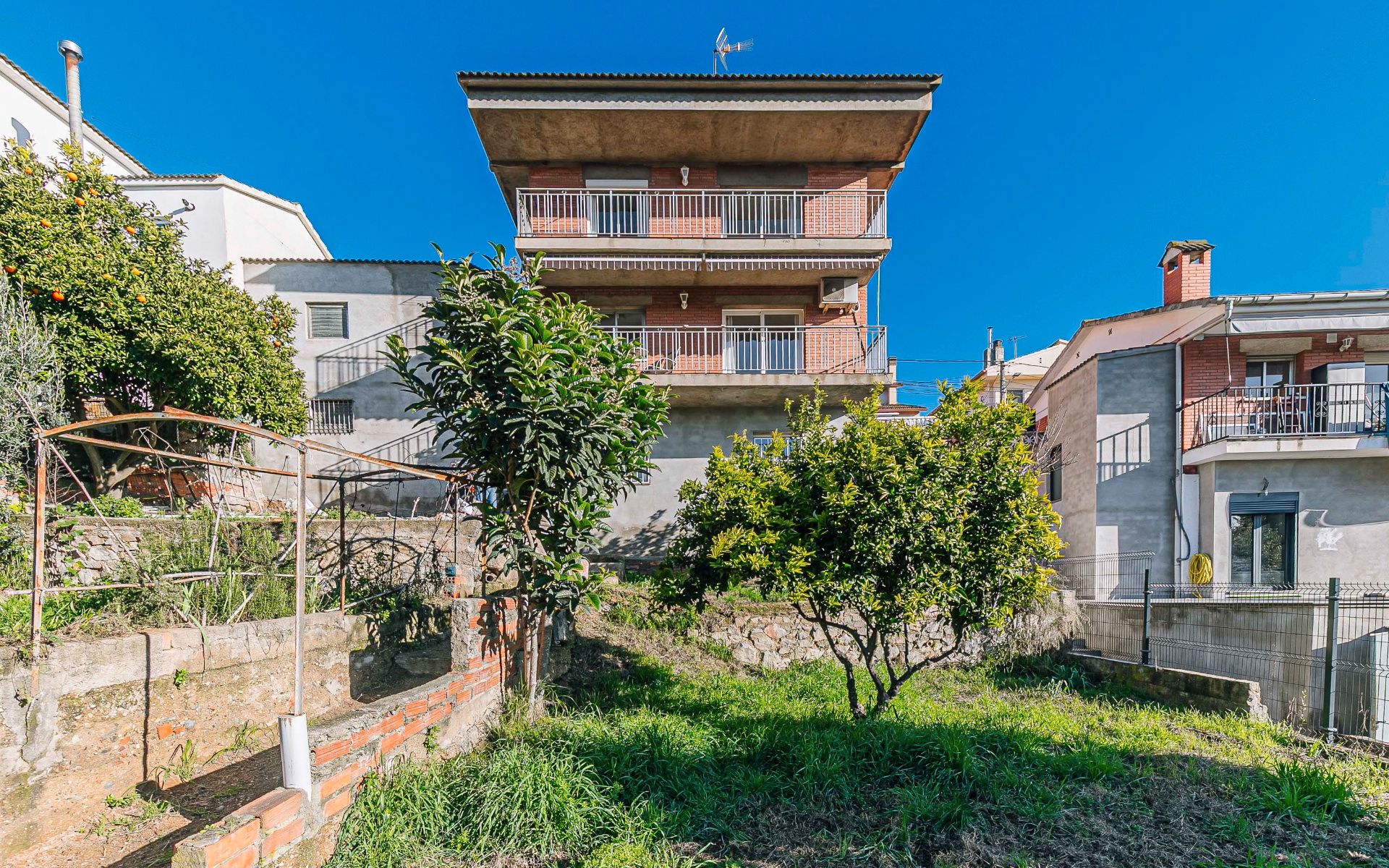 Vista exterior de Casa o xalet en venda en Castellbisbal amb Aire condicionat, Calefacció i Jardí privat