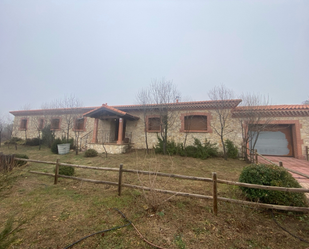 Exterior view of House or chalet for sale in Pelayos del Arroyo  with Private garden and Furnished