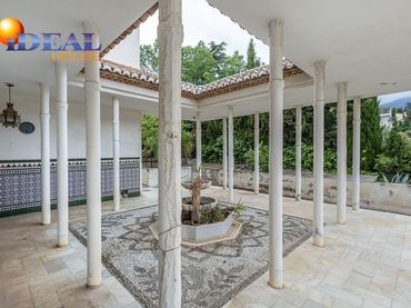 Chalet con balcón en venta en Barrio de la Vega