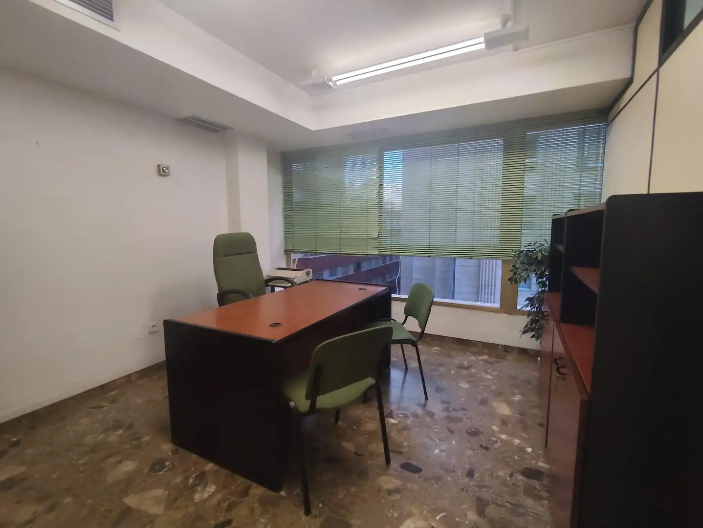 Oficina de lloguer en Zaragoza amb Aire condicionat, Calefacció i Moblat