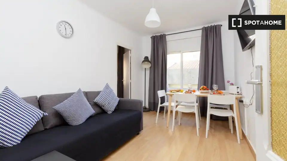 Sala d'estar de Pis per a compartir en L'Hospitalet de Llobregat amb Aire condicionat, Calefacció i Moblat
