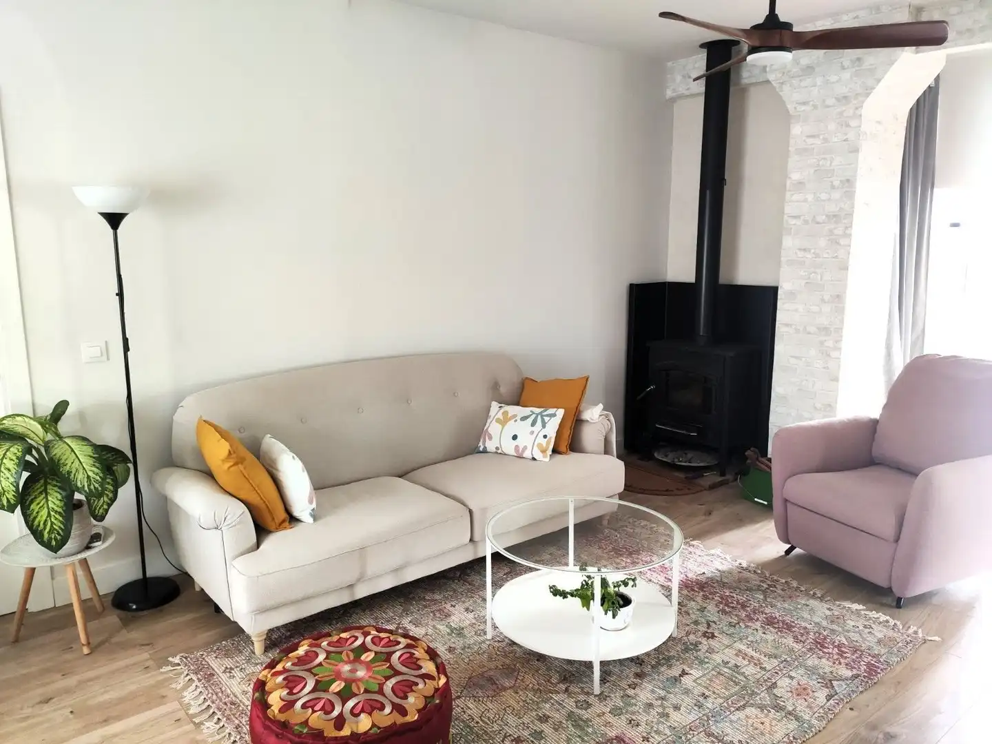 Sala d'estar de Casa o xalet en venda en Villanueva de la Vera amb Calefacció, Jardí privat i Terrassa