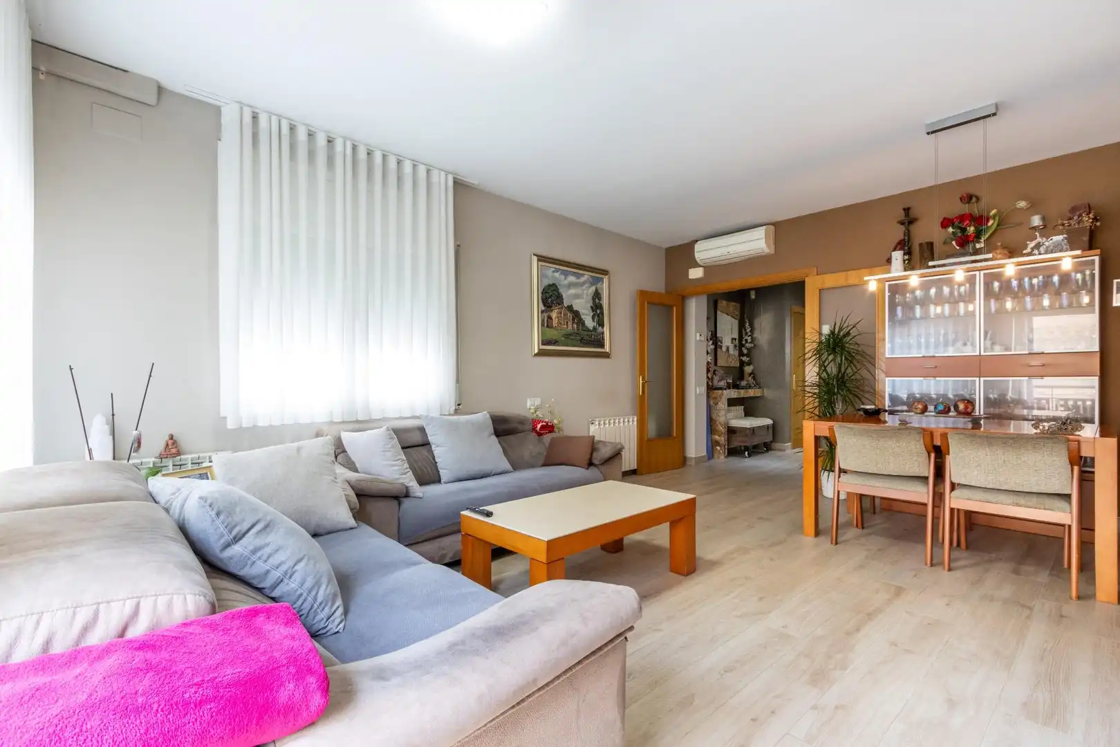 Sala de estar de Casa o chalet en venta en Castellar del Vallès con Aire acondicionado, Calefacción y Jardín privado