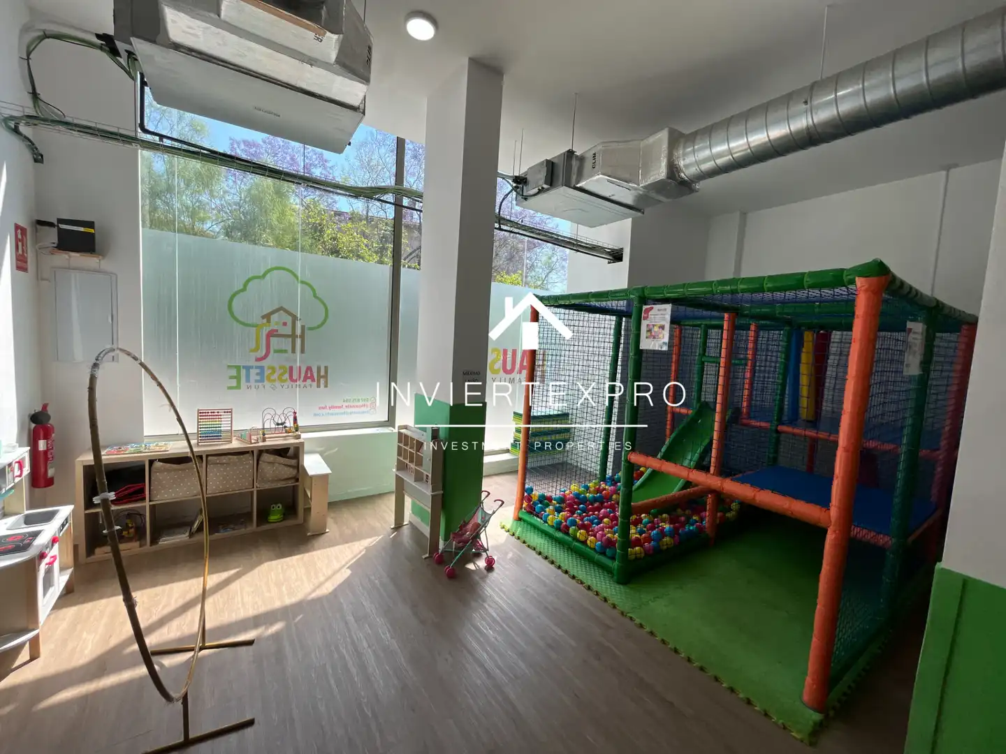 Local en traspaso en L'Hospitalet de Llobregat con Aire acondicionado, Calefacción y Parquet