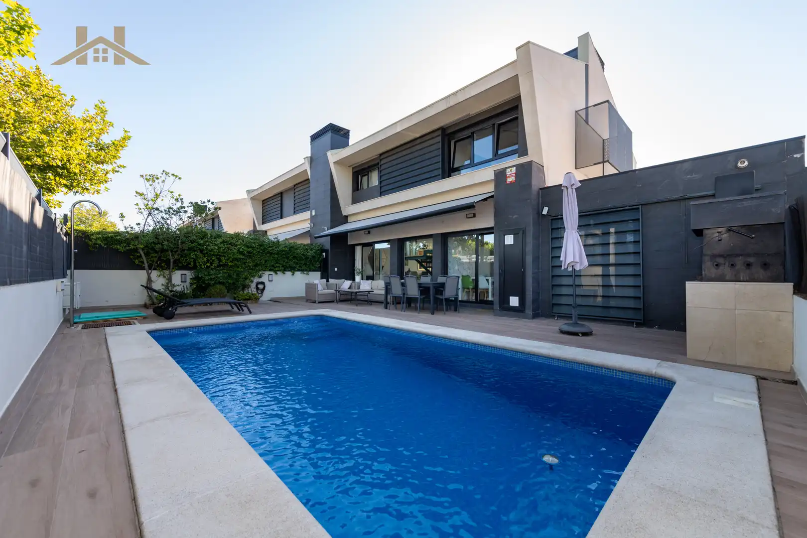 Swimming pool of Detached homes for sale in Boadilla del Monte  with Air Conditioner, Heating and Private garden