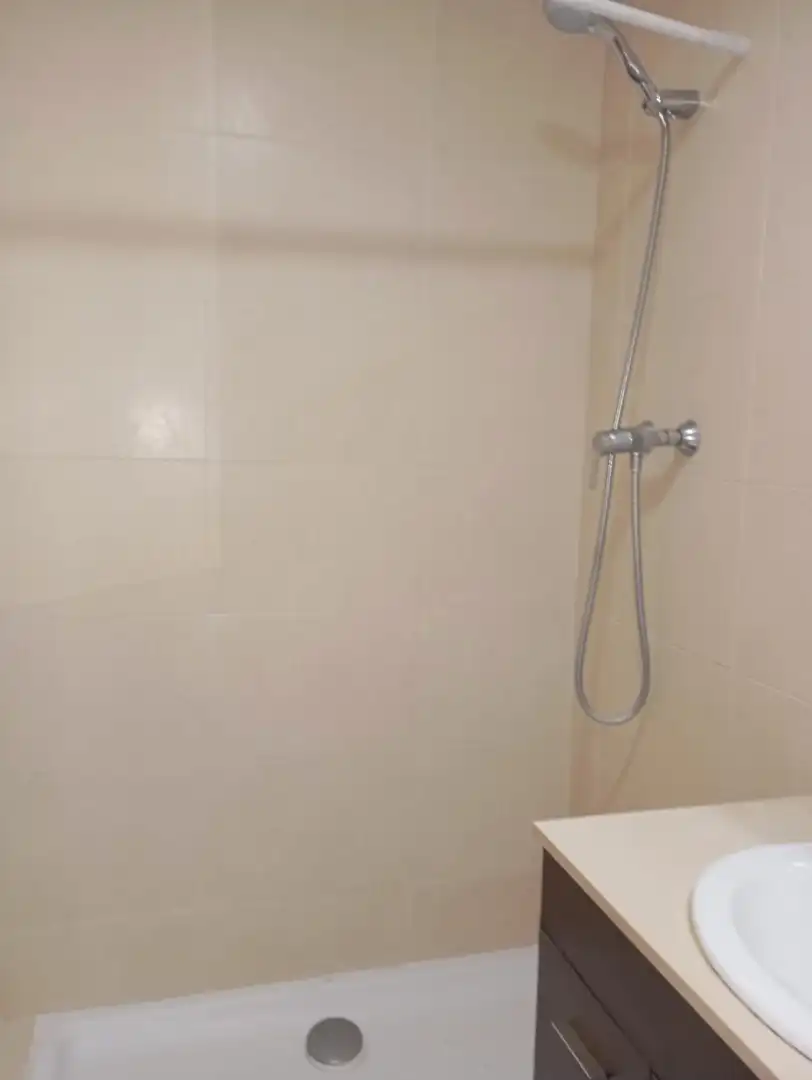 Badezimmer von Wohnung zur Miete in Barcelona mit Heizung, Parkett und Möbliert