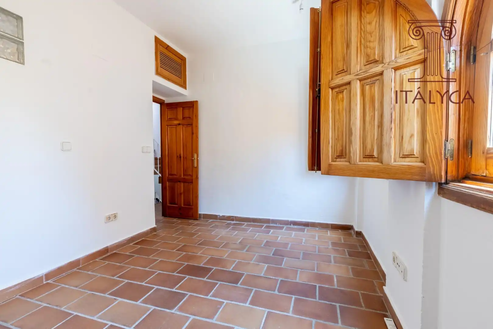 Attic for sale in Sevilla  with Air Conditioner, Heating and Terrace