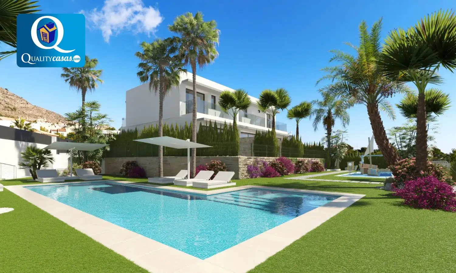 Terraced house with pool for sale in Golf Bahía