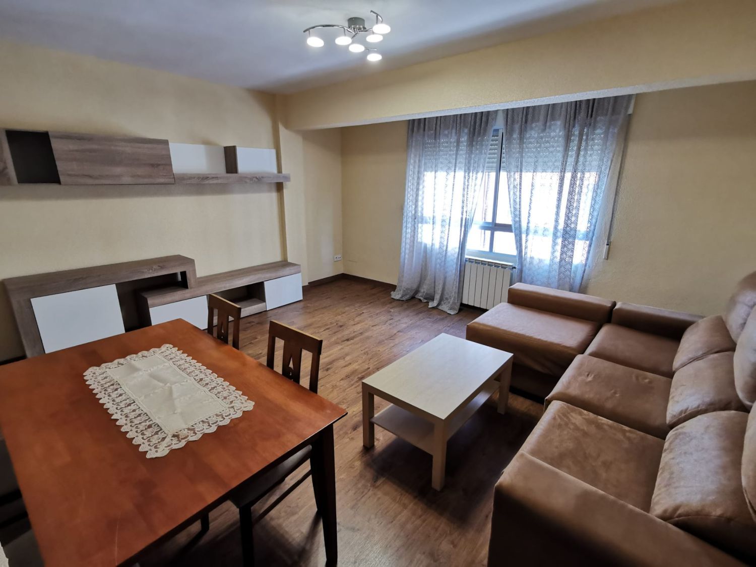 Living room of Flat for sale in Valladolid Capital  with Heating, Parquet flooring and Terrace