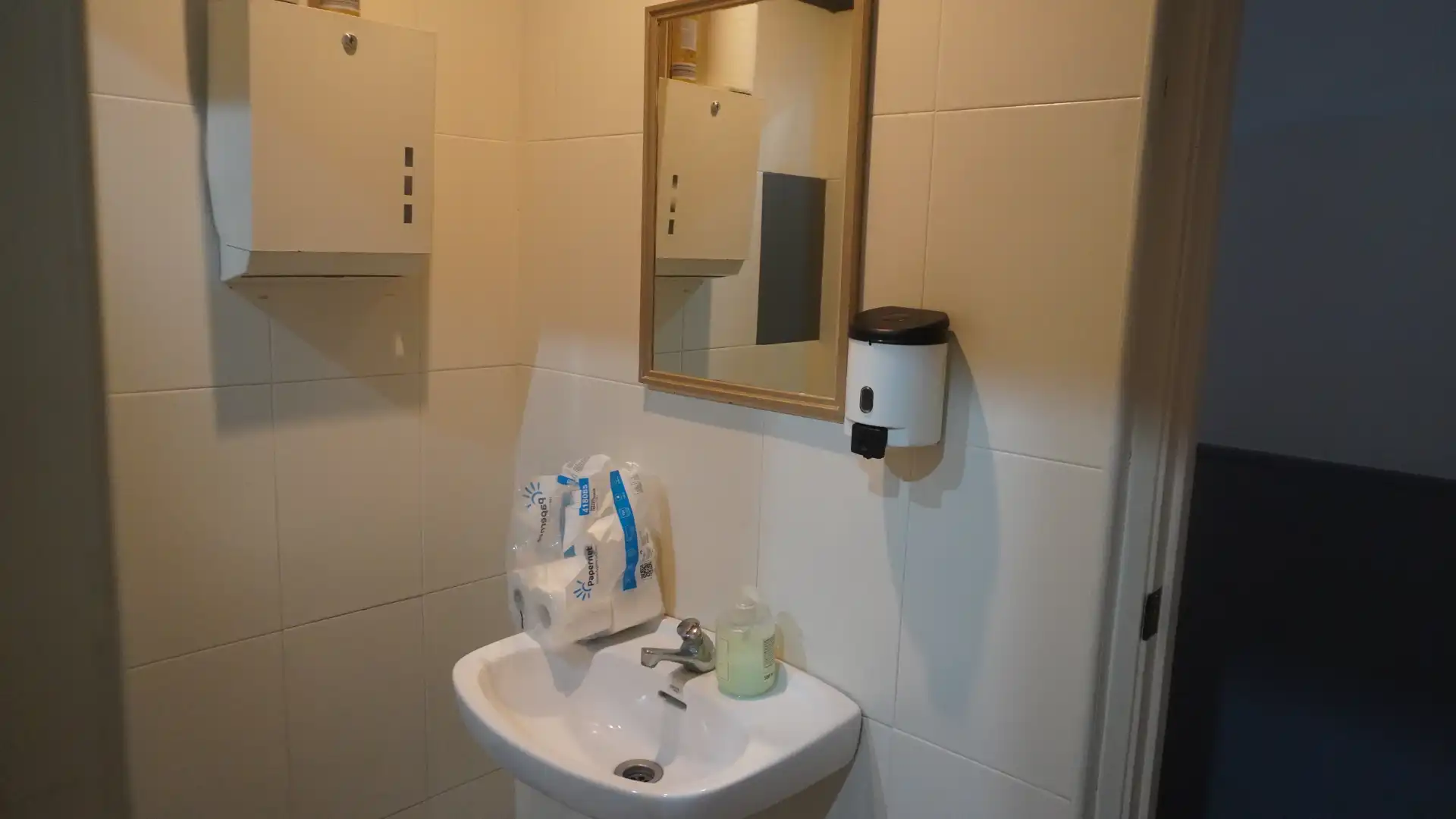 Business premises for sale in Carrer de Santiago Rusiñol 18, imagen 24