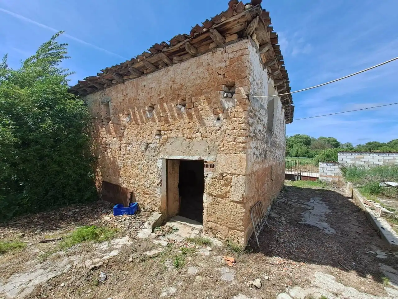 Vista exterior de Casa o xalet en venda en Revillarruz amb Jardí privat i Terrassa