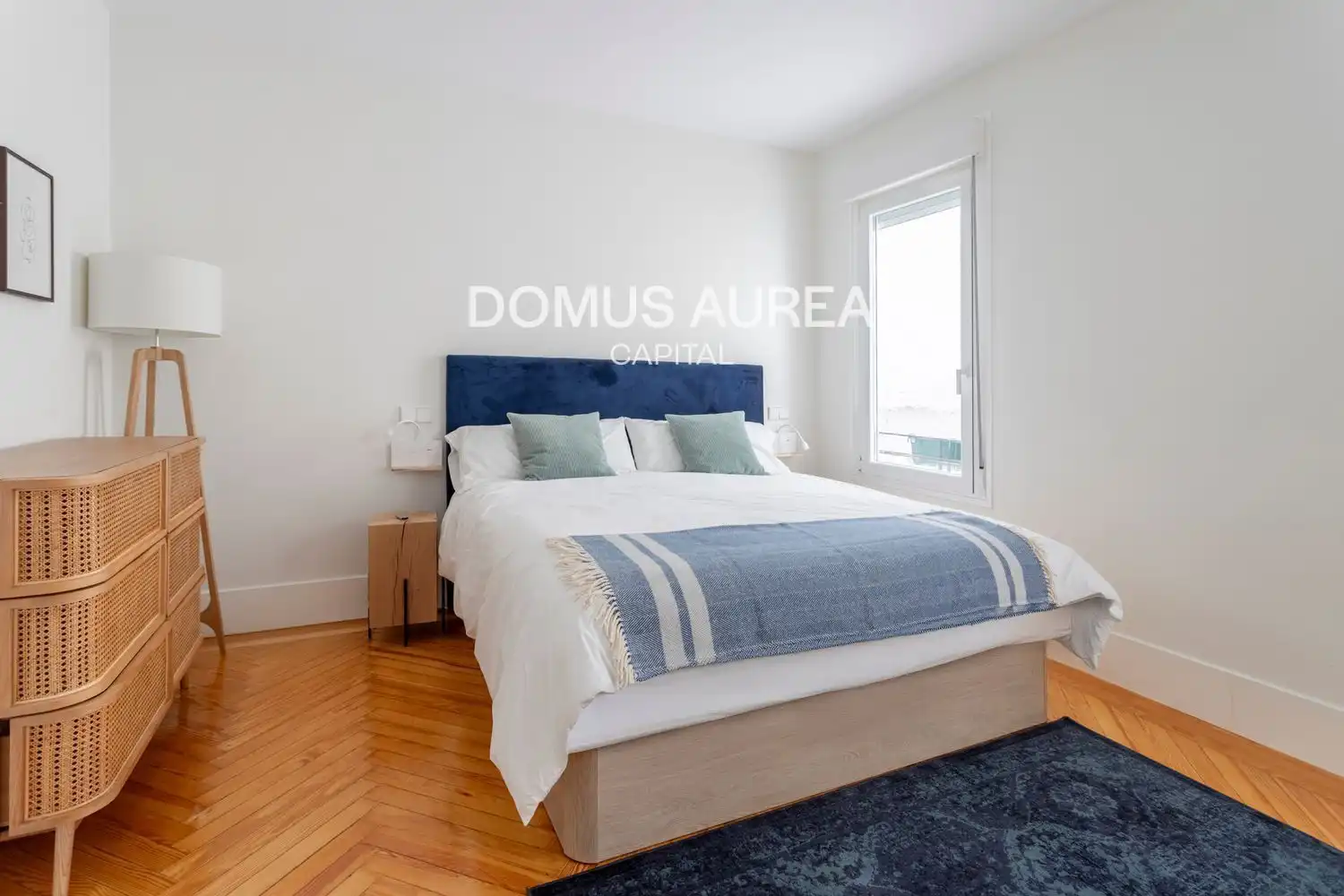 Schlafzimmer von Wohnung zur Miete in Madrid mit Heizung, Parkett und Terrasse