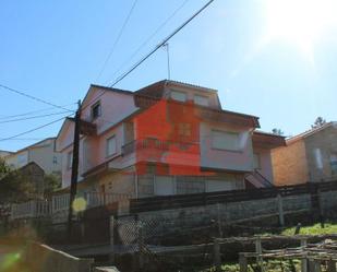 Vista exterior de Casa o xalet en venda en Cangas  amb Terrassa