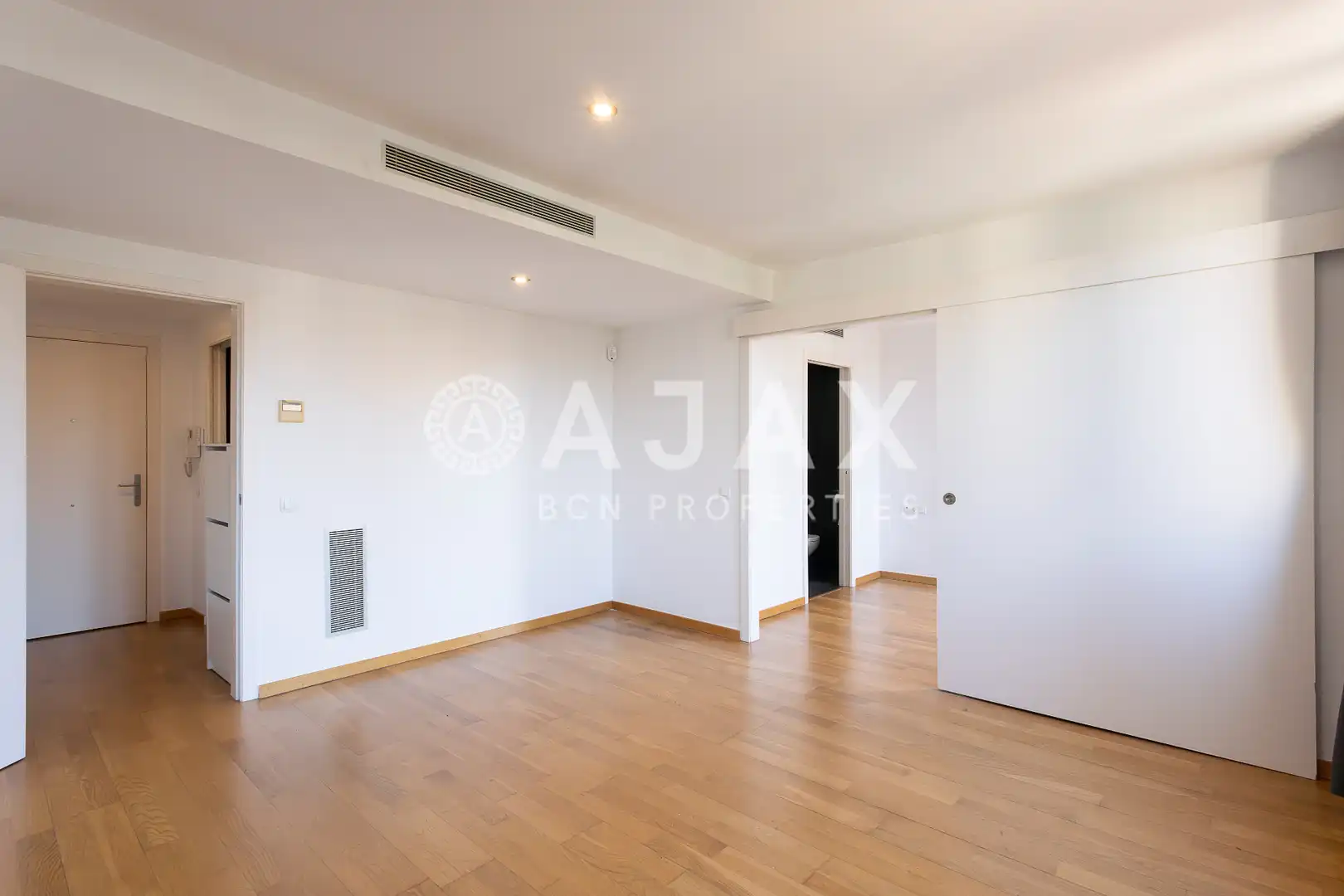 Sala d'estar de Pis en venda en Barcelona amb Aire condicionat, Calefacció i Parquet