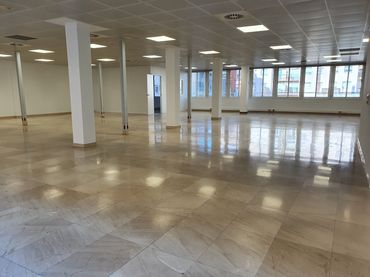 Oficina amb ascensor de lloguer a Carrer de Galileu 17