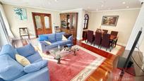 Sala d'estar de Casa o xalet en venda en Santa Cruz de Bezana amb Terrassa i Piscina
