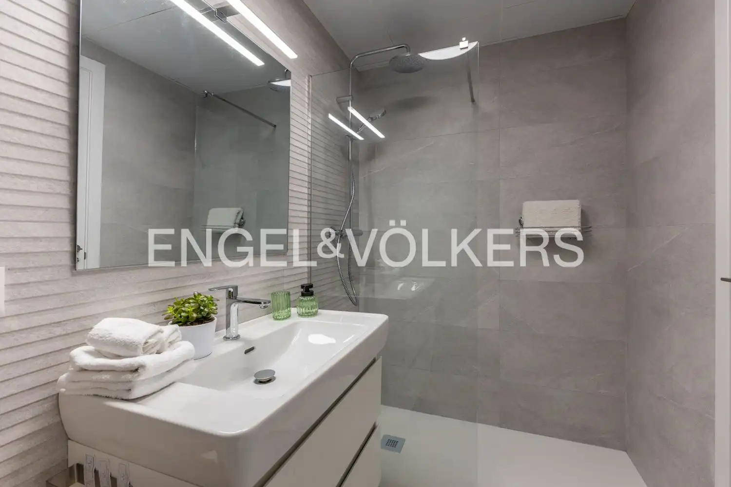 Badezimmer von Wohnung zur Miete in Dénia mit Klimaanlage, Heizung und Privatgarten