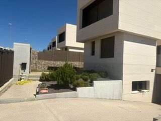 Vista exterior de Casa o chalet en venta en Majadahonda con Aire acondicionado, Calefacción y Jardín privado