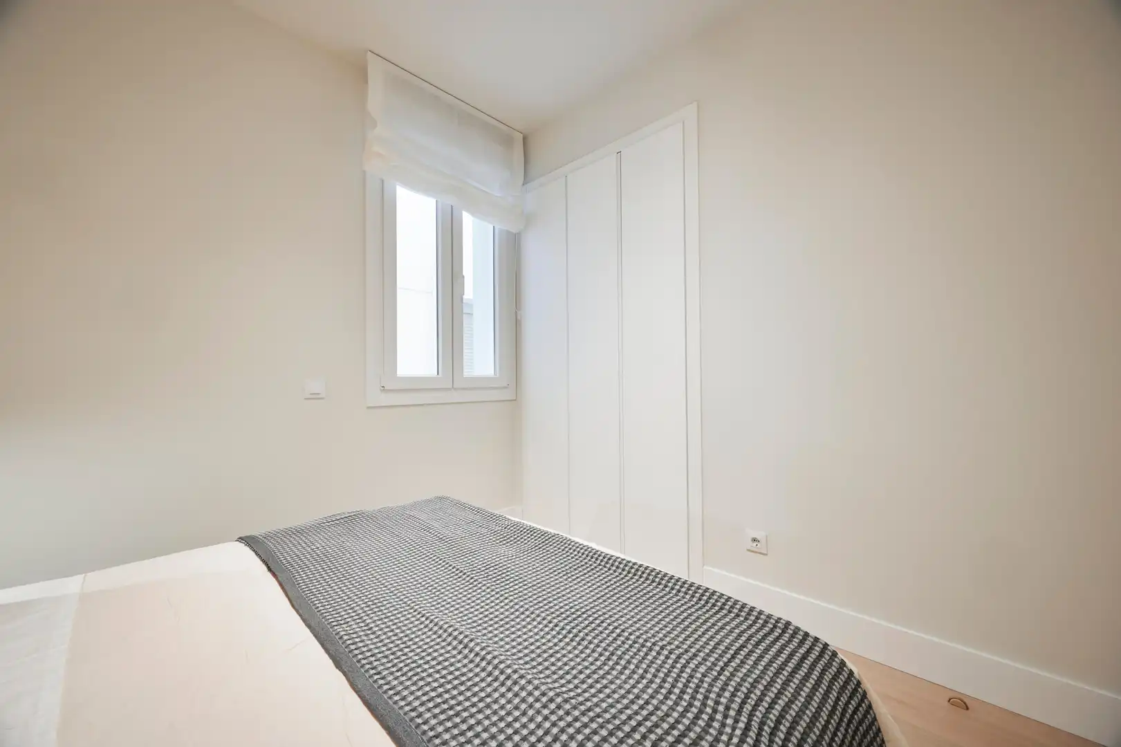 Schlafzimmer von Wohnung zur Miete in Madrid mit Klimaanlage, Heizung und Balkon