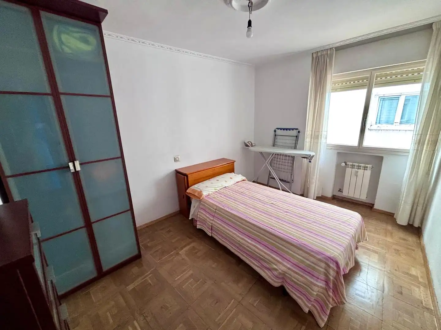Habitación de Piso en venta en Gijón  con Calefacción, Parquet y Amueblado