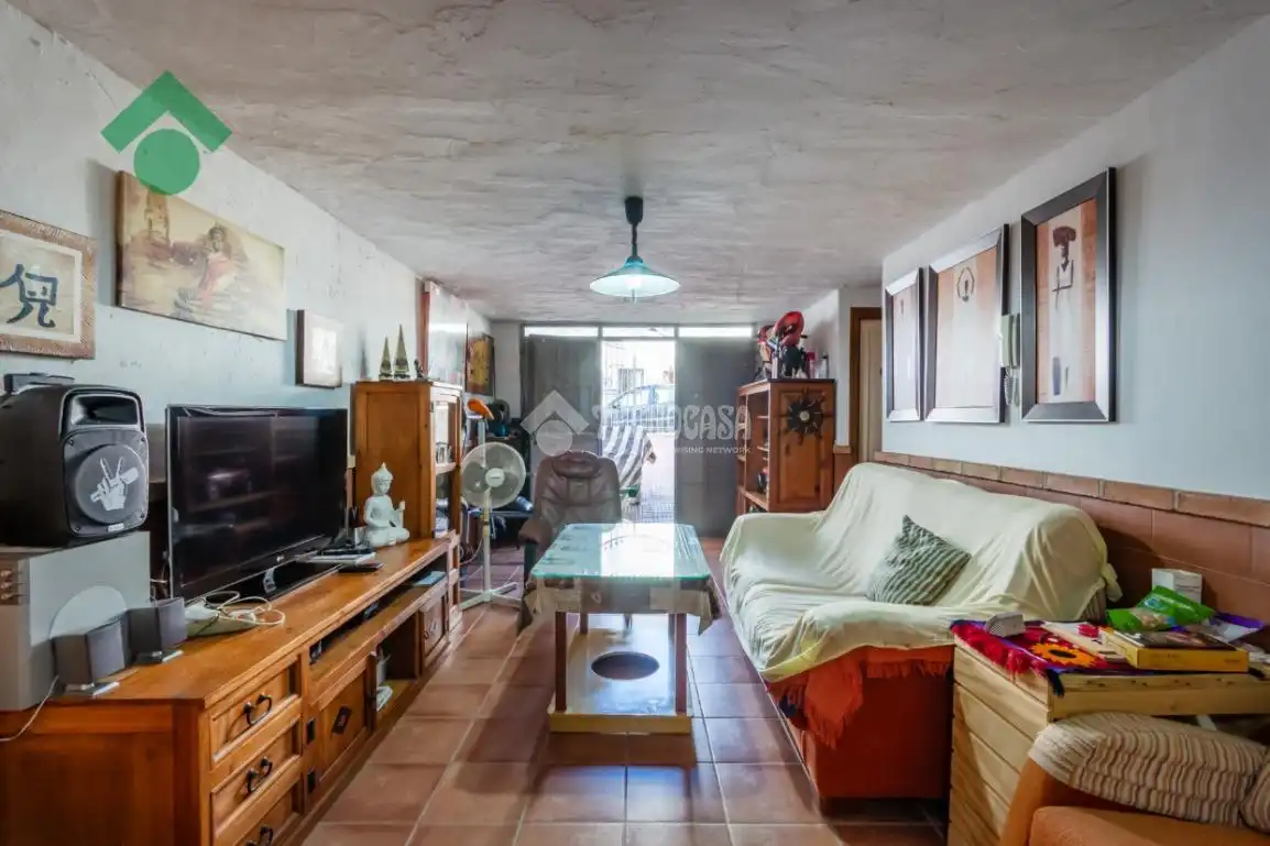 Sala de estar de Casa adosada en venta en Nerja con Aire acondicionado y Balcón