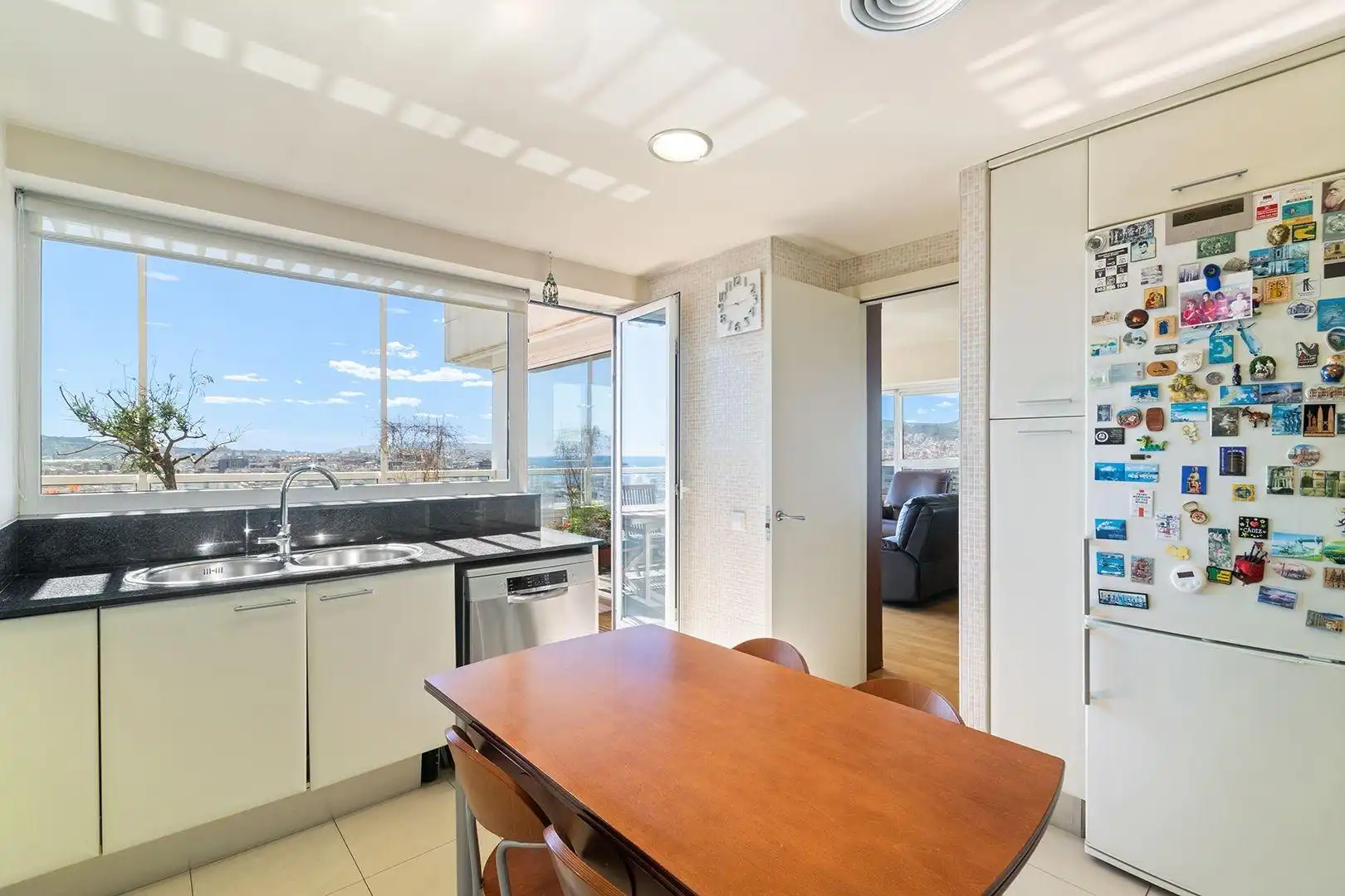 Küche von Maisonette zum Verkauf in Barcelona mit Klimaanlage, Heizung und Privatgarten