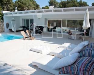 Vista exterior de Casa o xalet de lloguer en Santa Eulària des Riu amb Terrassa, Piscina i Moblat