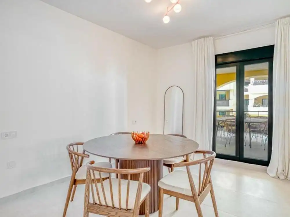 Menjador de Apartament en venda en Marbella amb Aire condicionat, Terrassa i Traster