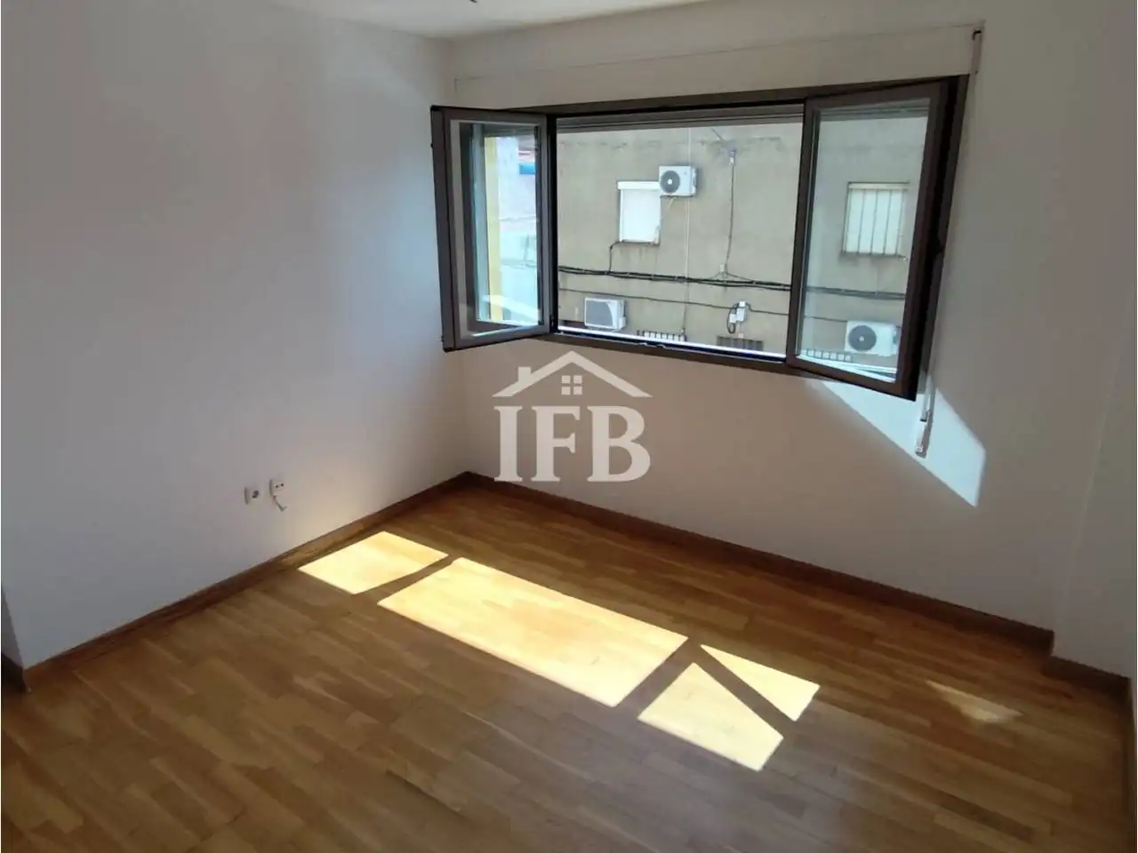 Casa o xalet en venda en Badajoz amb Aire condicionat, Calefacció i Jardí privat