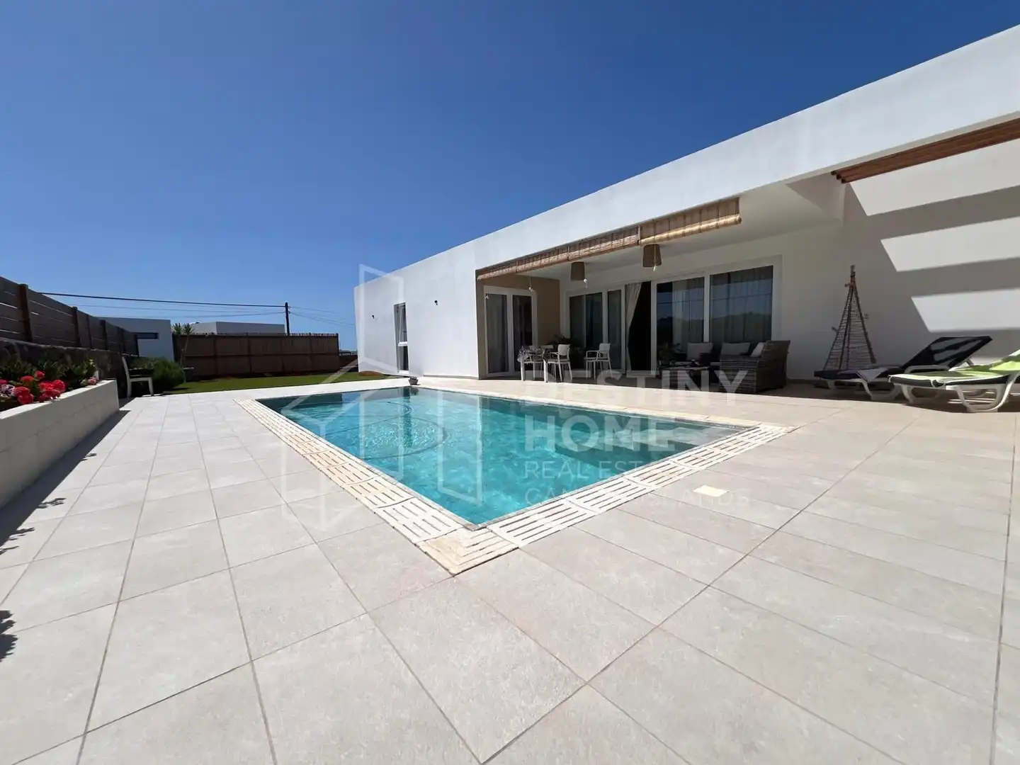 Xalet amb piscina en venda a Central