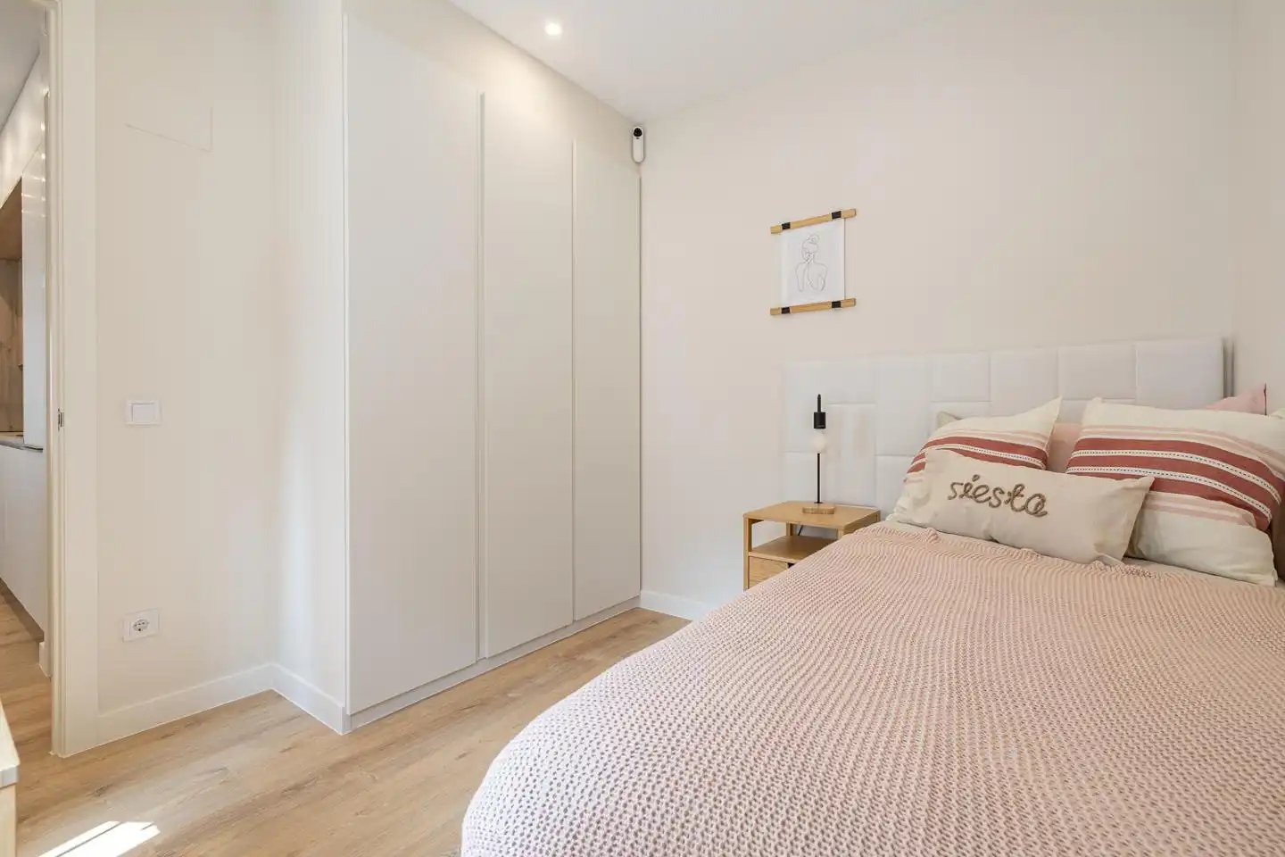 Bedroom of Flat for rent in Madrid  with Air Conditioner, Heating and Terrace
