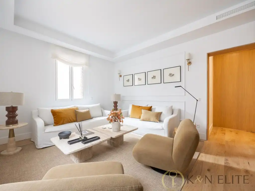 Flat with terrace for sale in Calle Castello, imagen 3