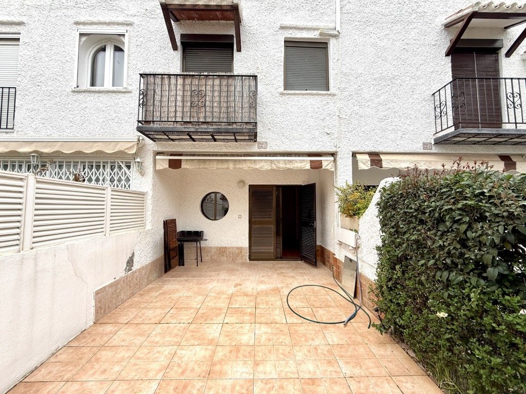 Casa adosada de lloguer a Calle Conde Bau, Voramar