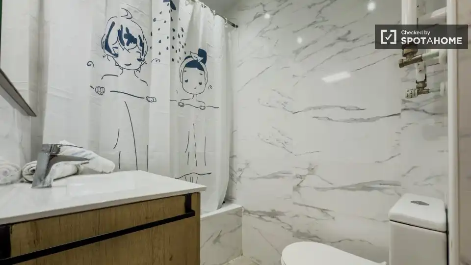 Bathroom of Flat for rent in Barcelona  with Air Conditioner, Heating and Furnished